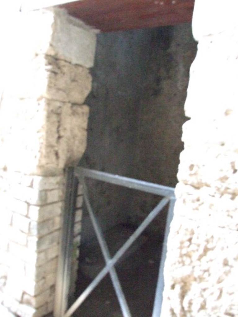 VII.1.8 Pompeii. December 2006. Fourth private bath N. One of four private baths, on north side of corridor J leading to VII.1.50.