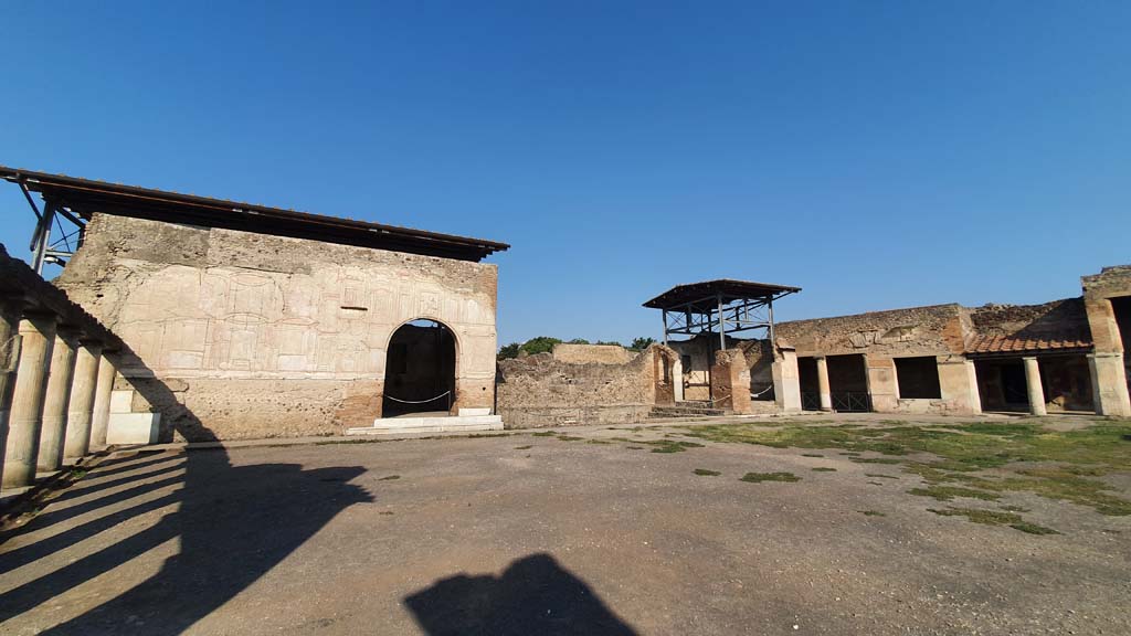 VII.1.8 Pompeii. July 2021. Looking north-west across the gymnasium.
Foto Annette Haug, ERC Grant 681269 DÉCOR