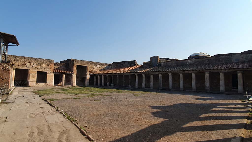 VII.1.8 Pompeii. July 2021. Looking north-east across the gymnasium.
Foto Annette Haug, ERC Grant 681269 DÉCOR