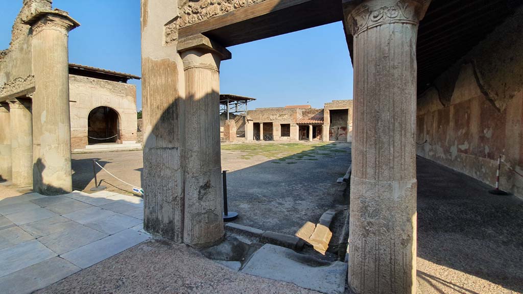 VII.1.8 Pompeii. July 2021. Looking north-west across gymnasium from south portico.
Foto Annette Haug, ERC Grant 681269 DÉCOR