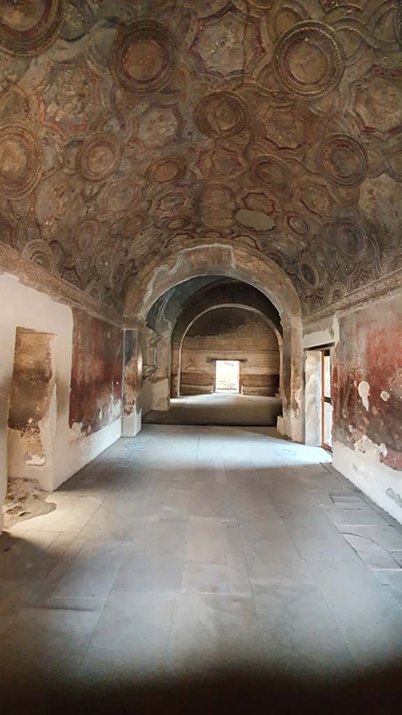 VII.1.8 Pompeii. July 2021.
Vestibule 1, looking east towards Apodyterium/changing room.
Foto Annette Haug, ERC Grant 681269 DÉCOR