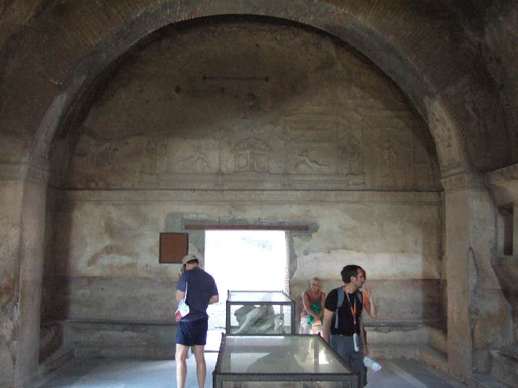 VII.1.8 Pompeii. September 2005. East end wall in men’s changing room 2, with doorway leading towards waiting room 2a.