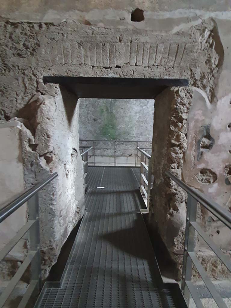VII.1.8 Pompeii. July 2021. Tepidarium 10, looking through doorway in south wall into Caldarium 9.   
Foto Annette Haug, ERC Grant 681269 D�COR

