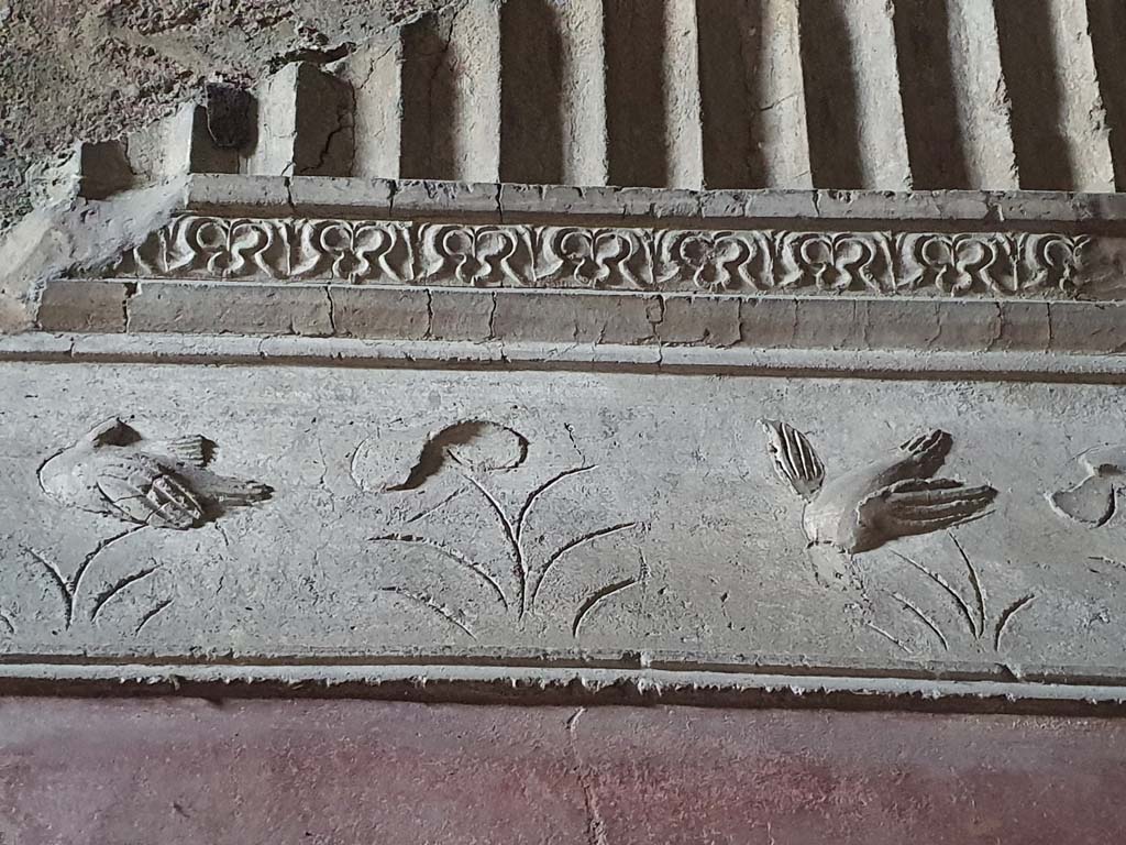 VII.1.8 Pompeii. July 2021. Caldarium 9, detail of stucco on upper north wall.
Foto Annette Haug, ERC Grant 681269 DÉCOR