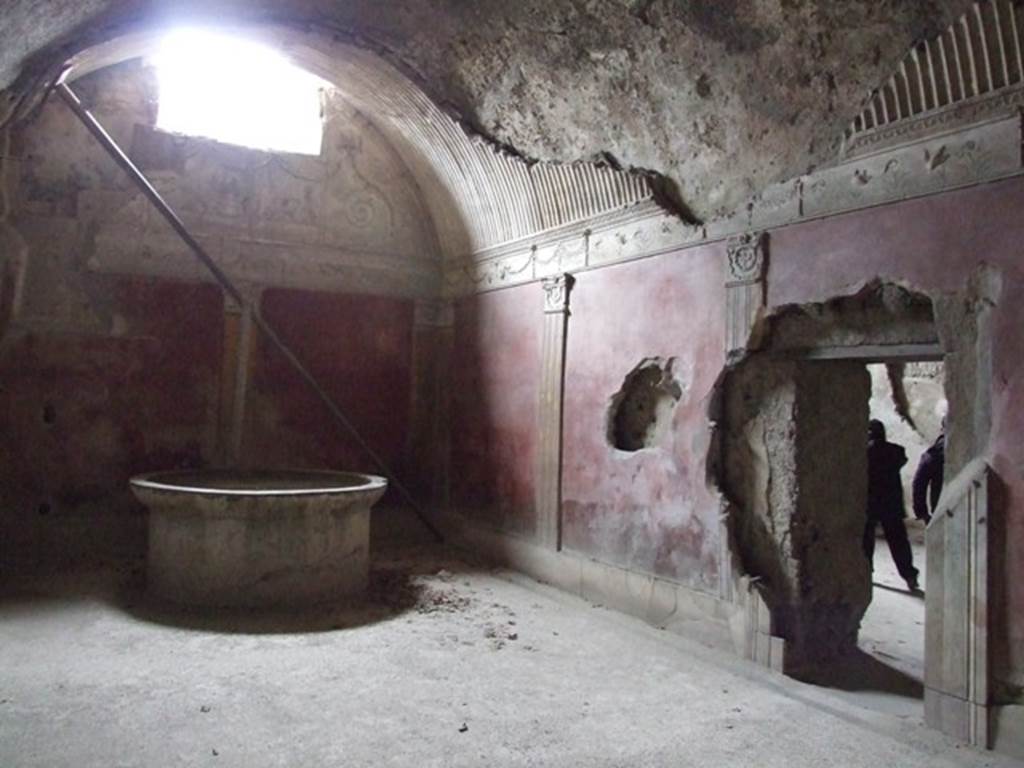 VII.1.8 Pompeii. December 2007. Looking west in caldarium 9 of women’s baths.