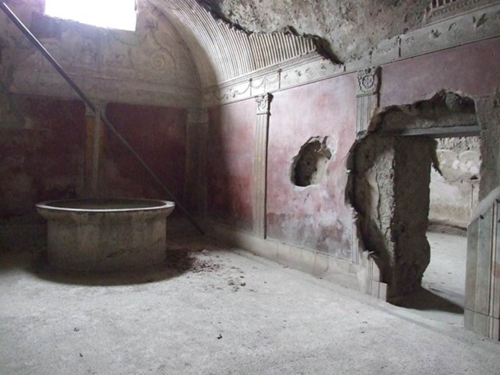 VII.1.8 Pompeii. December 2007. Looking west in caldarium 9 in women’s baths.
