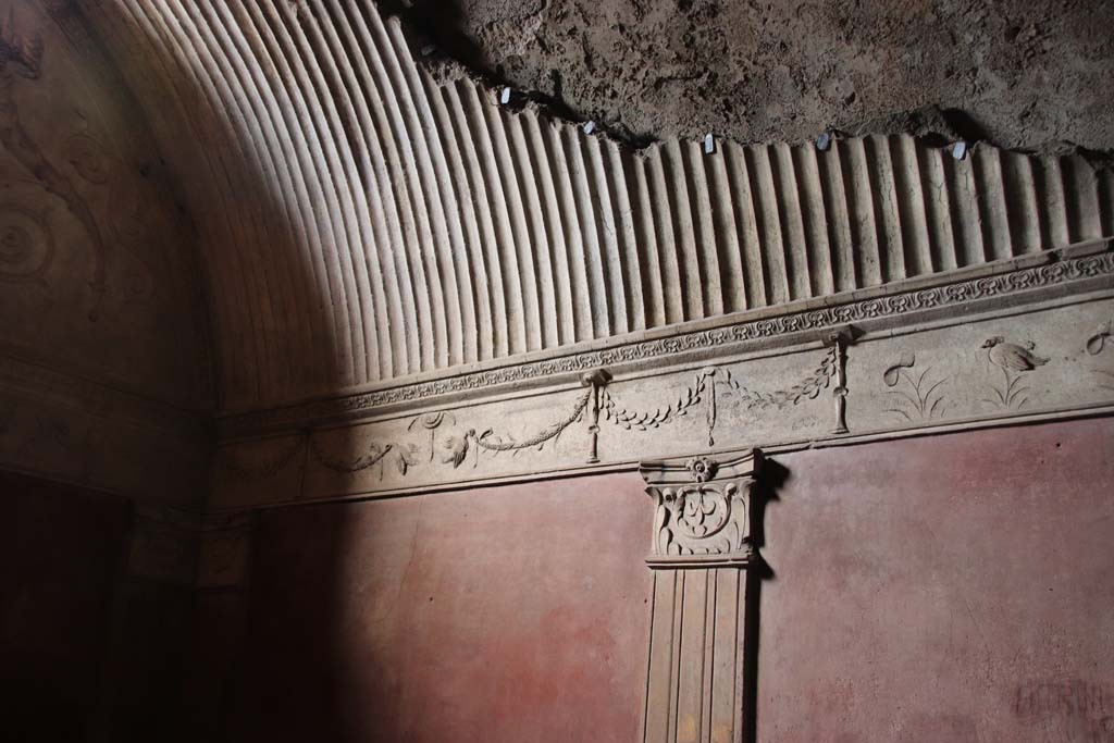 VII.1.8 Pompeii. September 2017. Looking towards upper wall decoration in north-west corner and north wall of caldarium 9.
Photo courtesy of Klaus Heese.