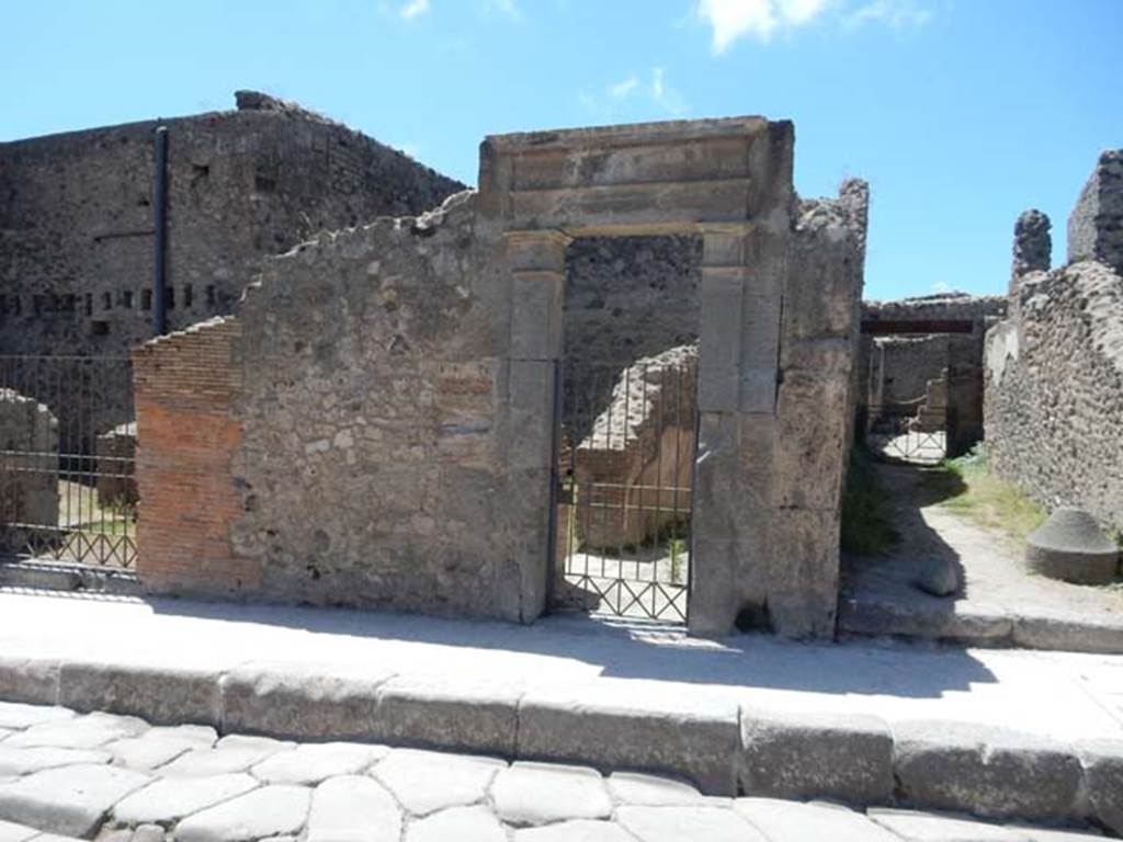 VII.1.18 Pompeii, on right. May 2017. Entrances on Via Stabiana, looking west. Photo courtesy of Buzz Ferebee.
