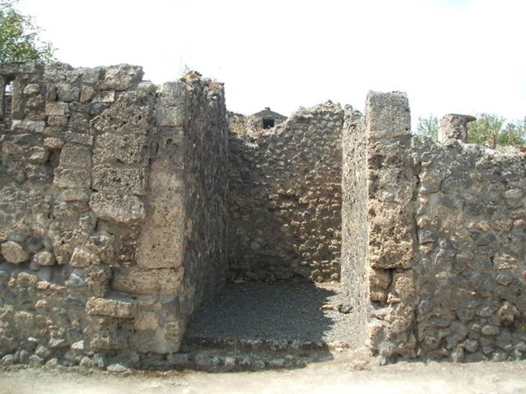 VII.1.23 Pompeii. May 2005.  According to Eschebach, this may be a public latrine, or may have been a posticum of VII.1.47 that was no longer in use. There may have been a stairs to upper floor on the right, against the north wall. See Eschebach, L., 1993. Geb�udeverzeichnis und Stadtplan der antiken Stadt Pompeji. K�ln: B�hlau. (p.246)
According to Fiorelli, it was a recess without a door occupied only by day by some travelling salesmen? See Pappalardo, U., 2001. La Descrizione di Pompei per Giuseppe Fiorelli (1875). Napoli: Massa Editore. (p.75)

In March 1848, red painted graffiti was found on the pilaster between VII.1.23 and VII.1.24, on the right

Si]ricum    [CIL IV 924]

]Marcellum
[�]  d(ignum)  r(ei)  p(ublicae)  o(ro)  v(os)  f(aciatis)    [CIL IV 925]

See Pagano, M. and Prisciandaro, R., 2006. Studio sulle provenienze degli oggetti rinvenuti negli scavi borbonici del regno di Napoli.  Naples : Nicola Longobardi. (p. 164) 


