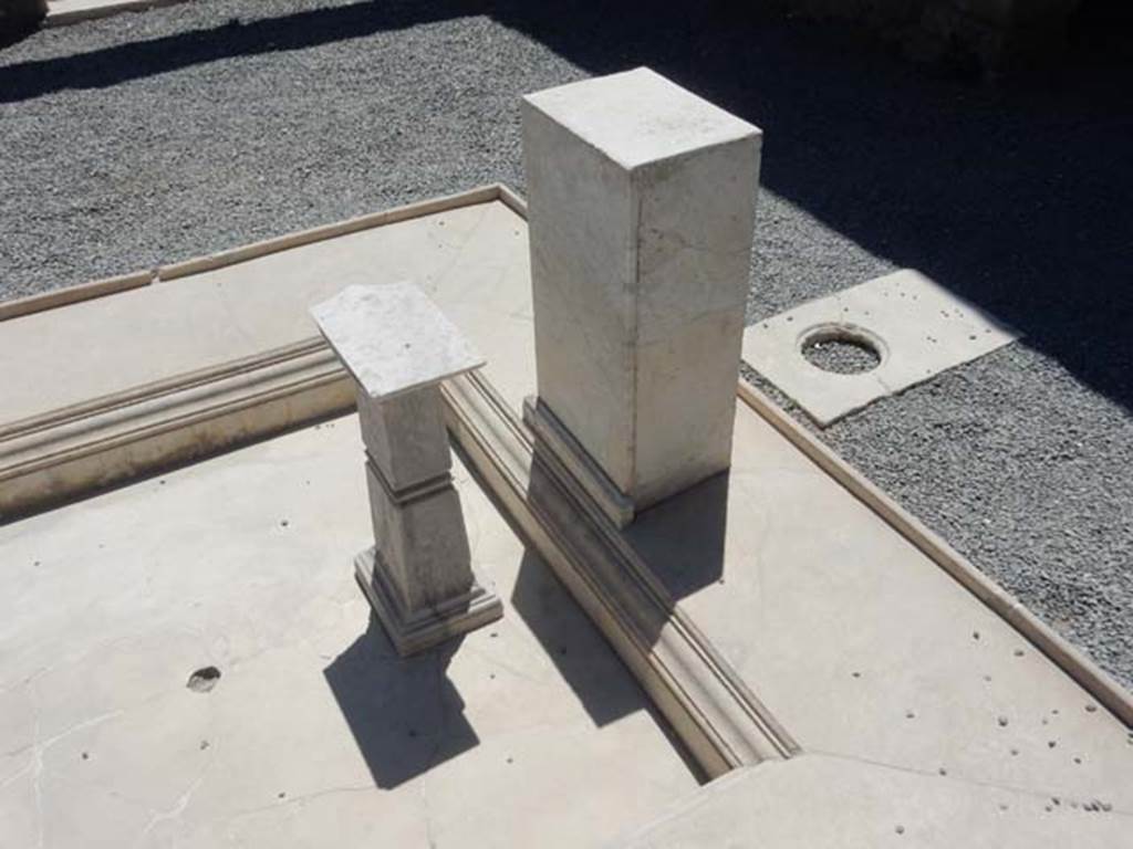 VII.1.25 Pompeii. May 2017. Impluvium in atrium. Photo courtesy of Buzz Ferebee.