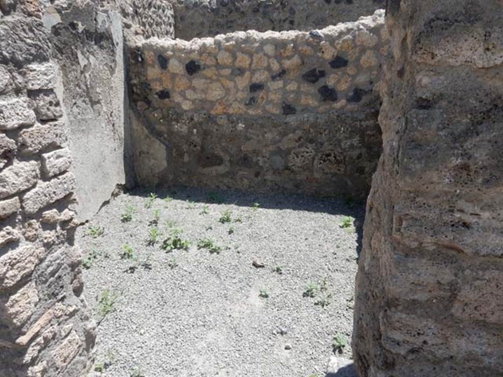 VII.1.25 Pompeii. May 2017. Looking south-east across room 29 in south-east corner of atrium. Photo courtesy of Buzz Ferebee.