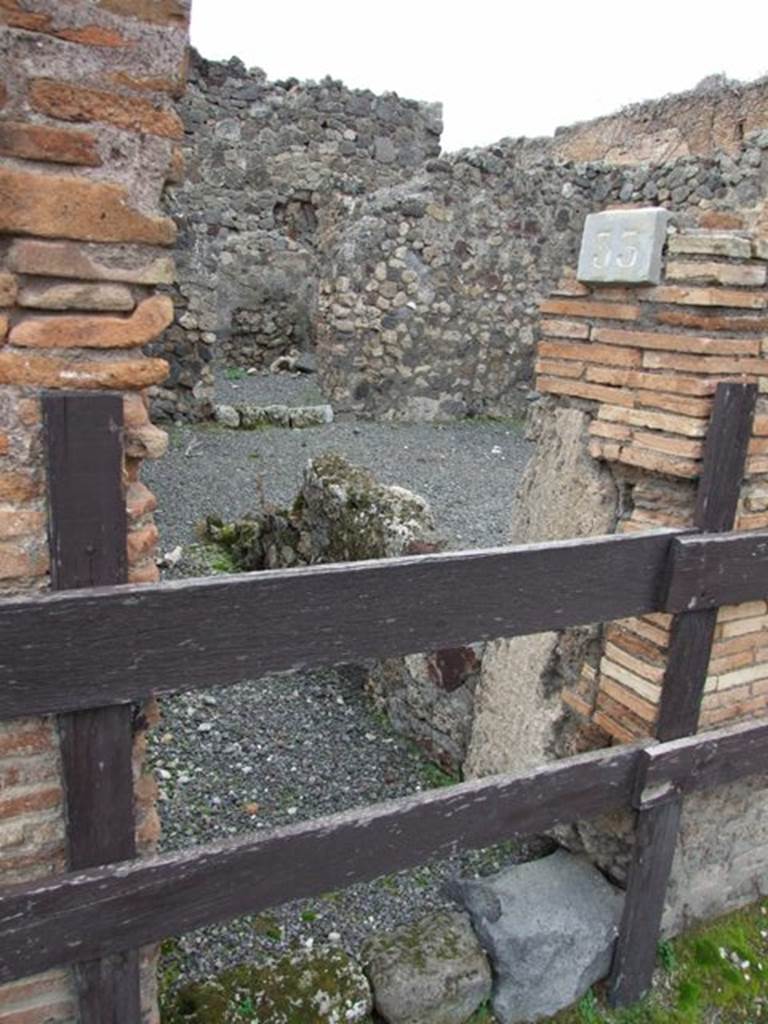 VII.1.33 Pompeii. Stairs to upper floor. December 2007. Entrance.