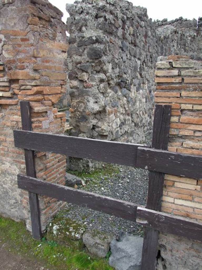 VII.1.33 Pompeii. December 2007. Entrance.
In June 1846, graffiti was found on the pilaster to the left of VII.1.33, behind the fountain (see VII.1.32)