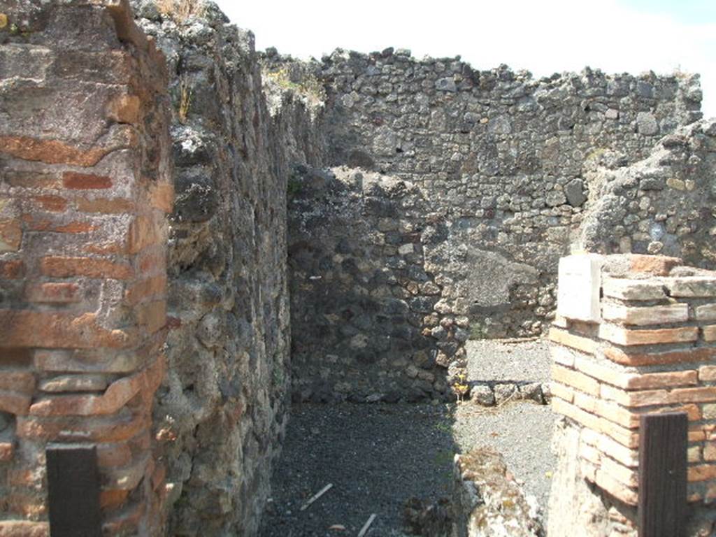 VII.1.33 Pompeii. May 2005. Looking west at site of steps to upper floor.