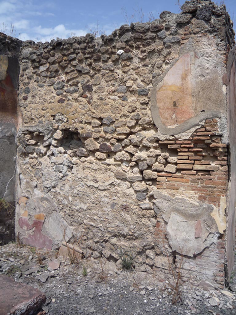 VII.1.36 Pompeii. October 2009.
Looking towards north wall of ala on west side of atrium. Photo courtesy of Jared Benton.