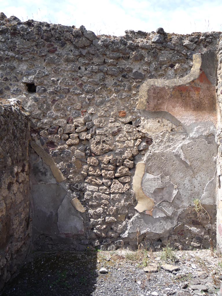 VII.1.36 Pompeii. October 2009. West wall of ala. Photo courtesy of Jared Benton.
According to Breton, a table with a single leg (monopodium) was found in this ala.
See Breton, Ernest. 1870. Pompeia, Guide de visite a Pompei, 3rd ed. Paris, Guerin.