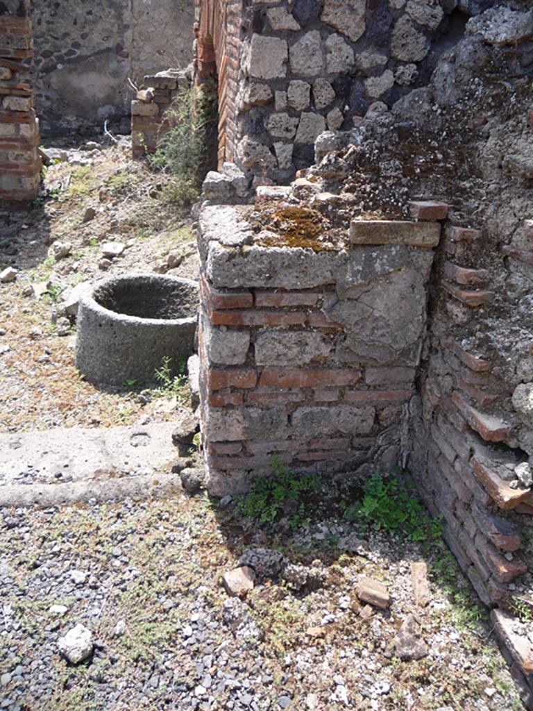 VII.1.36 Pompeii. October 2009.
Looking south to south-west corner of atrium. Photo courtesy of Jared Benton.