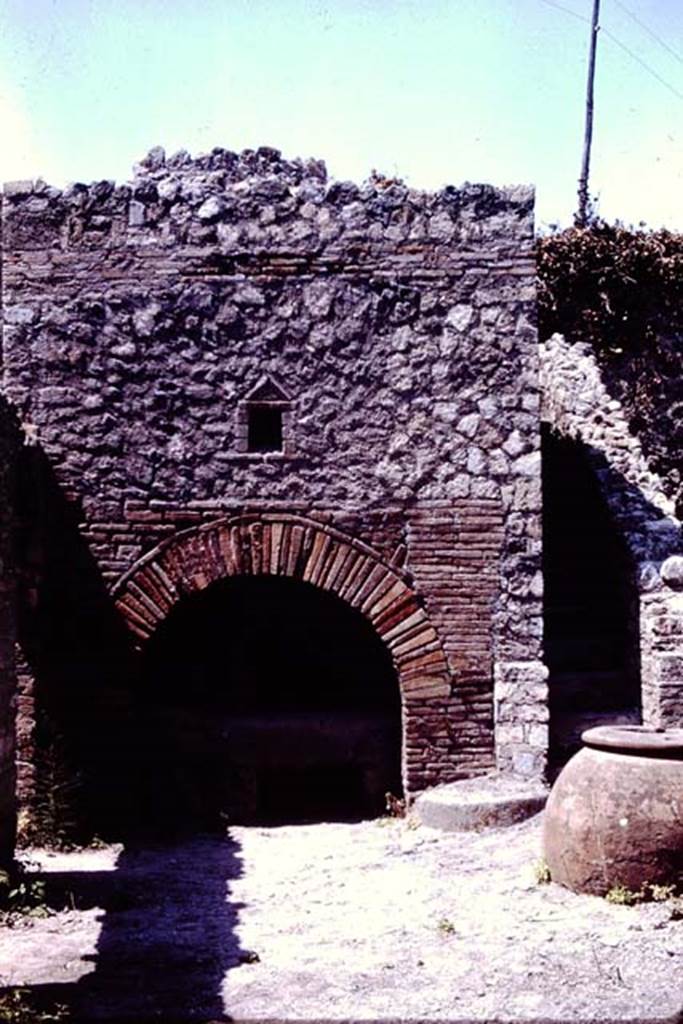 VII.1.36 Pompeii. 1966. Looking west towards oven. Photo by Stanley A. Jashemski.
Source: The Wilhelmina and Stanley A. Jashemski archive in the University of Maryland Library, Special Collections (See collection page) and made available under the Creative Commons Attribution-Non Commercial License v.4. See Licence and use details.
J66f0311