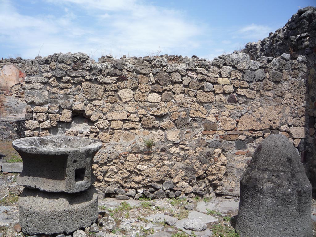 VII.1.36 Pompeii. October 2009.
North wall of room in south-east corner, with doorway from atrium, on left. Photo courtesy of Jared Benton.