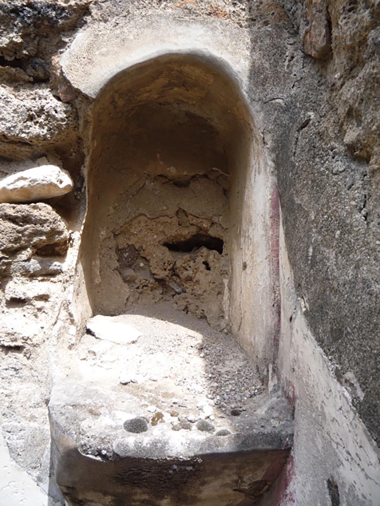 VII.1.36 Pompeii. October 2009. Niche at east end of north wall. Photo courtesy of Jared Benton.
According to Boyce, in the first room on the left of the atrium, in the north wall near the north-east corner, was an arched niche
(h.0.60, w.0.35, depth irregular but averaged about 0.25, height above the floor 1.35), with heavy ledge projecting (0.20) from the surface of the wall.
The interior of the niche was coated with white stucco and outlined with red stripes in harmony with the decoration of the walls of the room.
See Boyce G. K., 1937. Corpus of the Lararia of Pompeii. Rome: MAAR 14. (p.61, no.241B)