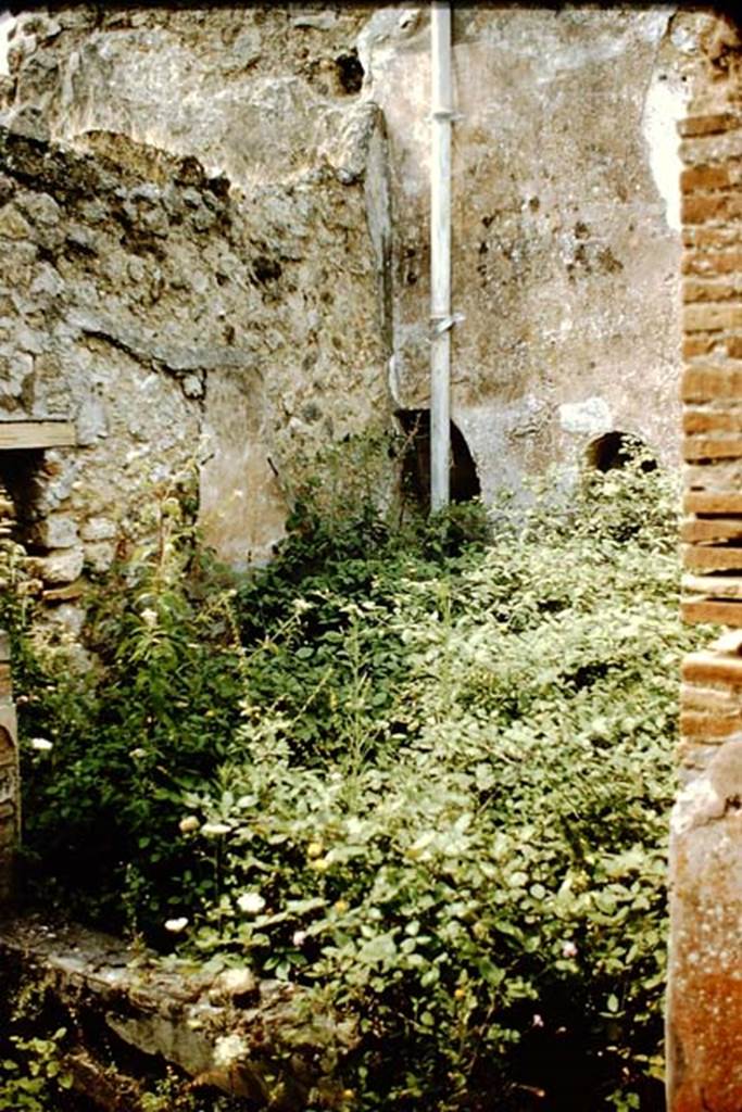 VII.1.39 Pompeii. 1959. Rear room with two arched niches, one being partially blocked by the south wall. Photo by Stanley A. Jashemski.
Source: The Wilhelmina and Stanley A. Jashemski archive in the University of Maryland Library, Special Collections (See collection page) and made available under the Creative Commons Attribution-Non Commercial License v.4. See Licence and use details.
J59f0392