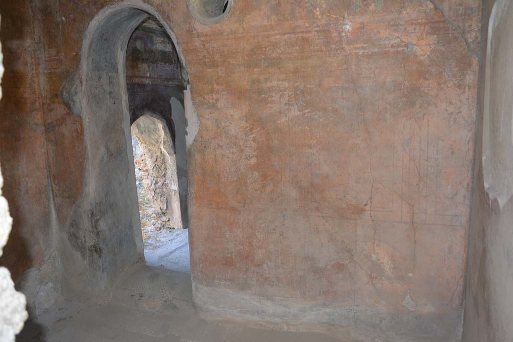 VII.1.40 Pompeii. September 2019. Room 15, looking towards east wall, with arched doorway to room 16.
Foto Annette Haug, ERC Grant 681269 DÉCOR.