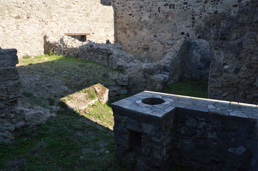 VII.1.44 Pompeii. October 2017. Looking south-east across counter in bar-room.
Foto Taylor Lauritsen, ERC Grant 681269 D�COR.
