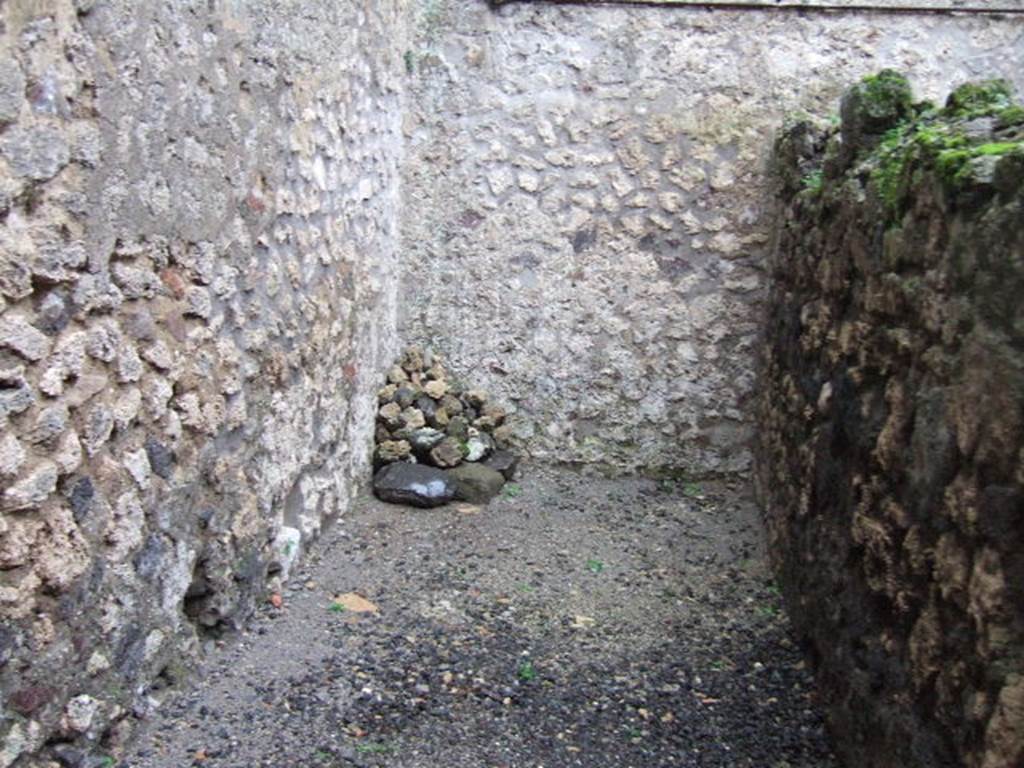 VII.1.46 Pompeii. December 2005. South end of rear room “a”.