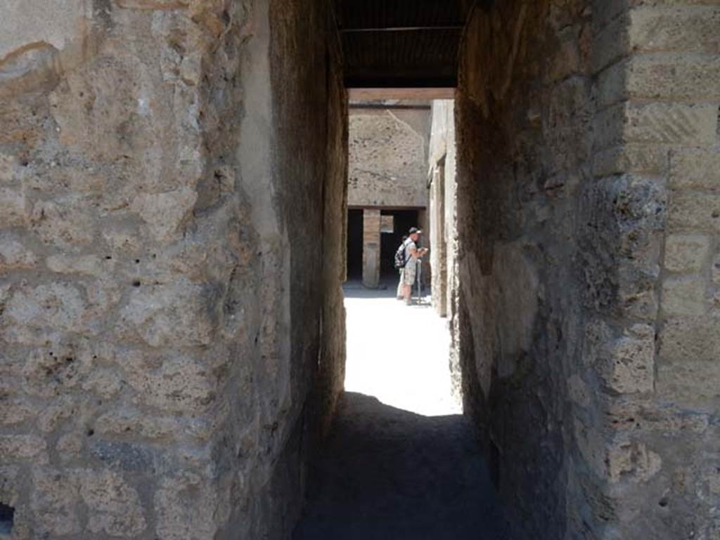 VII.1.47 Pompeii. May 2017. Looking west along corridor 7 from peristyle 19 towards atrium 3.
Photo courtesy of Buzz Ferebee.