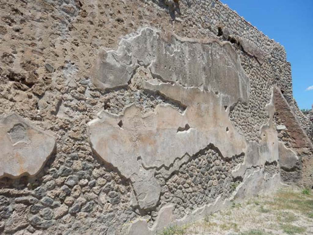 VII.1.47 Pompeii. May 2017. North wall of peristyle garden 19. Photo courtesy of Buzz Ferebee.