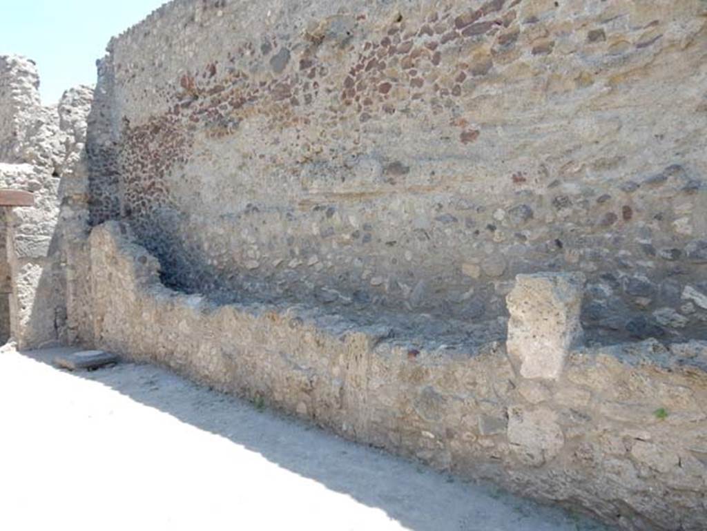 VII.1.47 Pompeii. May 2017. East end of south wall of room 21.
Behind the low wall is a narrow passage that contains a lead pipe.
The entrance corridor of VII.1.18 can be seen on the left.
The end of the narrow passage therefore probably shares the same wall as the end of the VII.1.17 corridor.
The lead pipes in the narrow passage may therefore join up with the pipe in VII.1.17.
The narrow passage may be part of VII.1.17 and the Stabian Baths.
Photo courtesy of Buzz Ferebee.