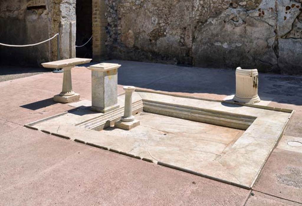 VII.1.25 Pompeii. April 2018. Looking south-east across impluvium in atrium 3 towards the south wall.  Photo courtesy of Ian Lycett-King. 
Use is subject to Creative Commons Attribution-NonCommercial License v.4 International
