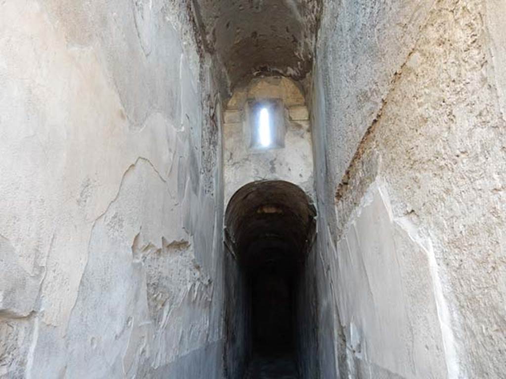VII.1.48 Pompeii. May 2015. Upper walls of corridor K of Stabian Baths.
Photo courtesy of Buzz Ferebee.
