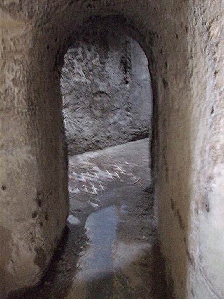 VII.1.48 Pompeii. December 2007. Exit from corner of women’s changing room 11 to Corridor K.