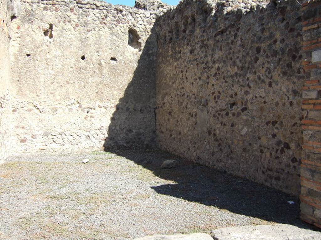 VII.1.61 Pompeii. September 2005. South east corner.