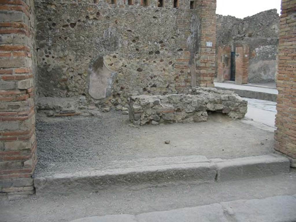 VII.1.62 Pompeii. May 2003. Entrance on corner of Vicolo del Lupanare, looking south-east towards Via dell’Abbondanza, on right. Photo courtesy of Nicolas Monteix.