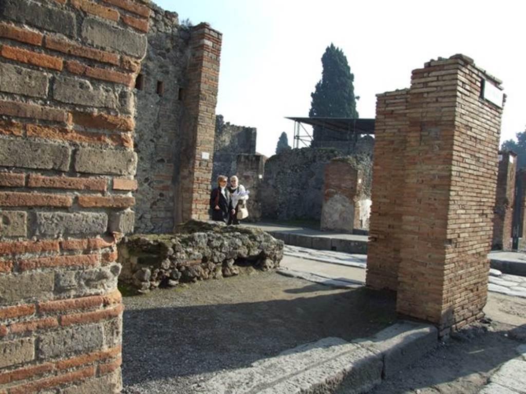 VII.1.62 Pompeii. December 2007. Entrance looking through to VII.1.1.