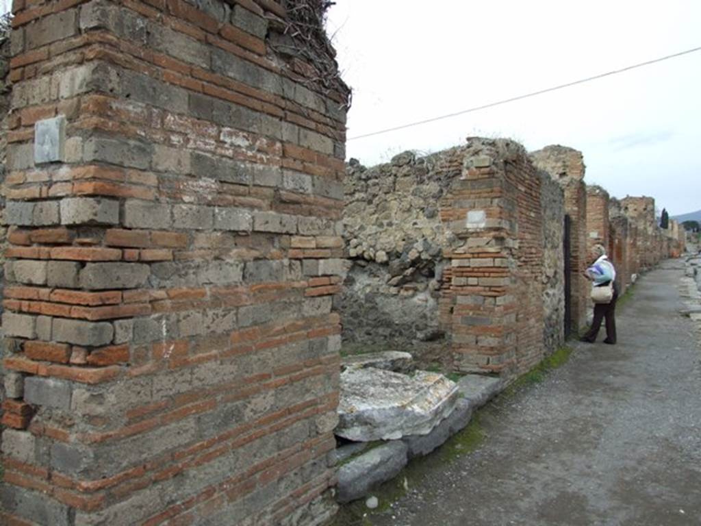 VII.2.5 Pompeii. Shop. December 2007. Entrance on Via Stabia, looking north.
