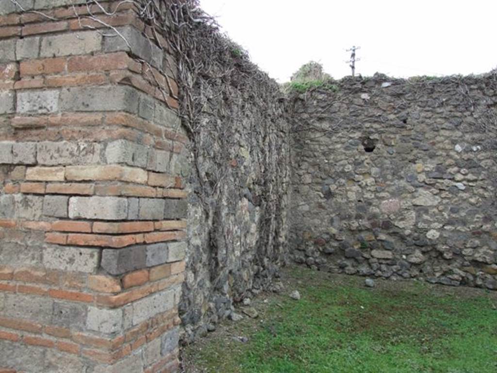 VII.2.5 Pompeii. Shop. December 2007. South wall.