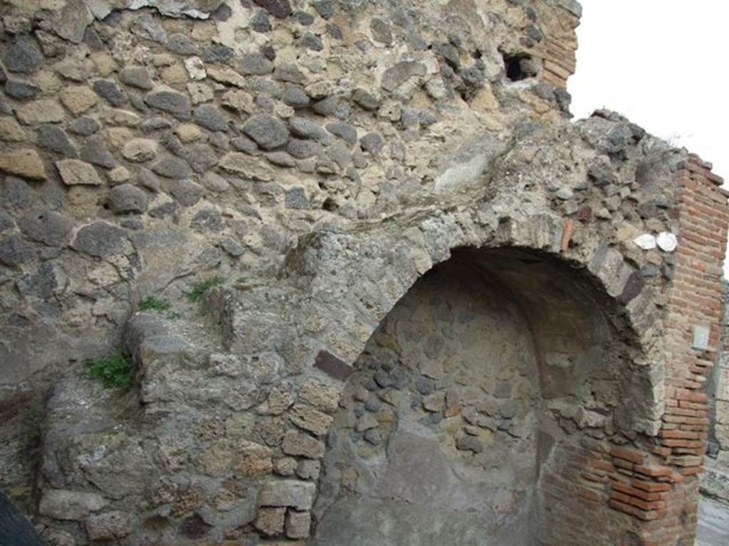 VII.2.7 Pompeii. December 2007. Stone staircase and arched recess on north wall.