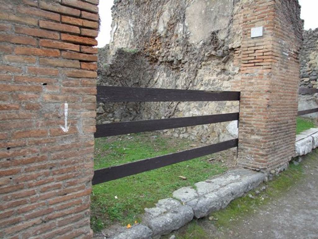 VII.2.10 Pompeii. Shop. December 2007. Entrance.