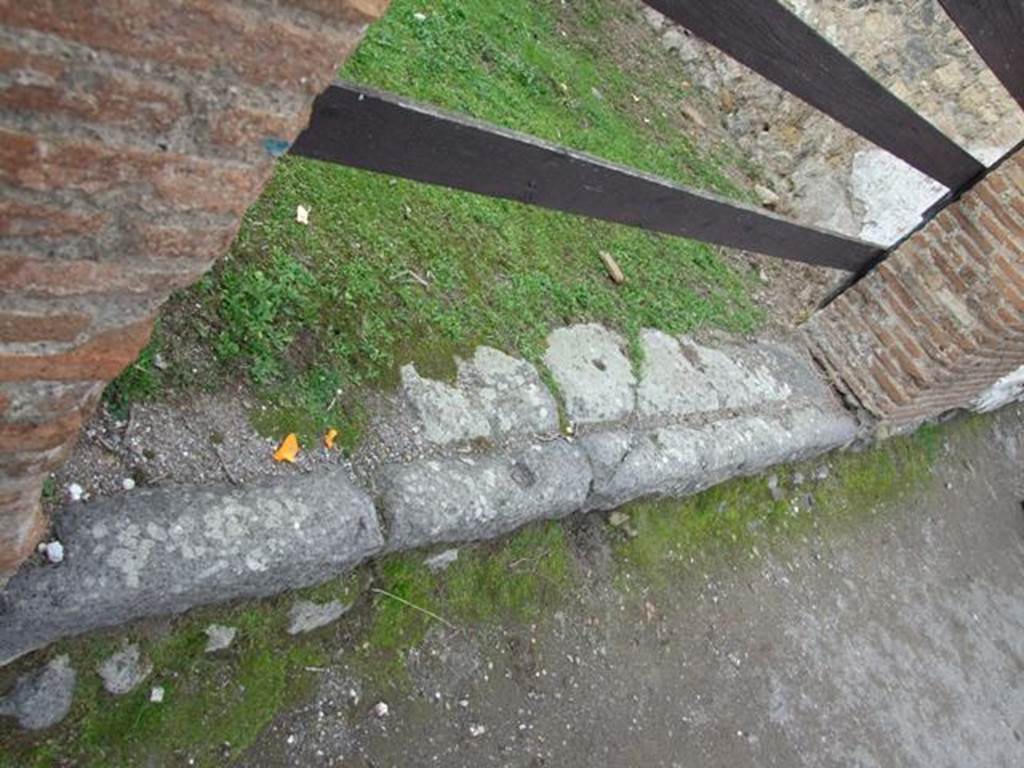 VII.2.10 Pompeii. Shop. December 2007. Sill.