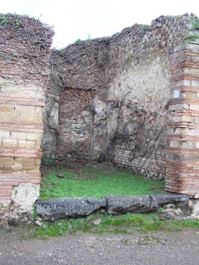 VII.2.13 Pompeii. Shop with dwelling. December 2005. Entrance.