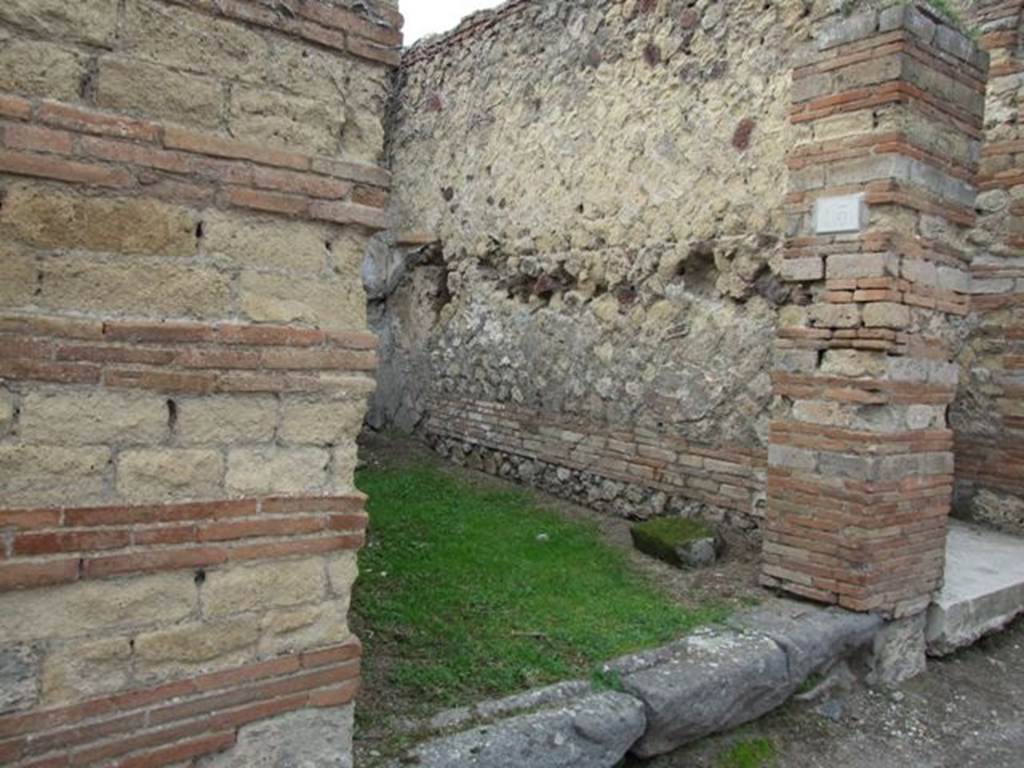 VII.2.13 Pompeii. Shop with dwelling. December 2007. Entrance.