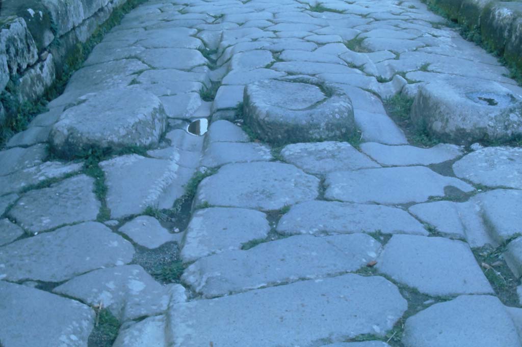 Via Stabiana, Pompeii. 4th December 1971. Stepping stones from VII.2.14 (on left) towards IX.4.9 (on right).
Photo courtesy of Rick Bauer, from Dr George Fay’s slides collection.