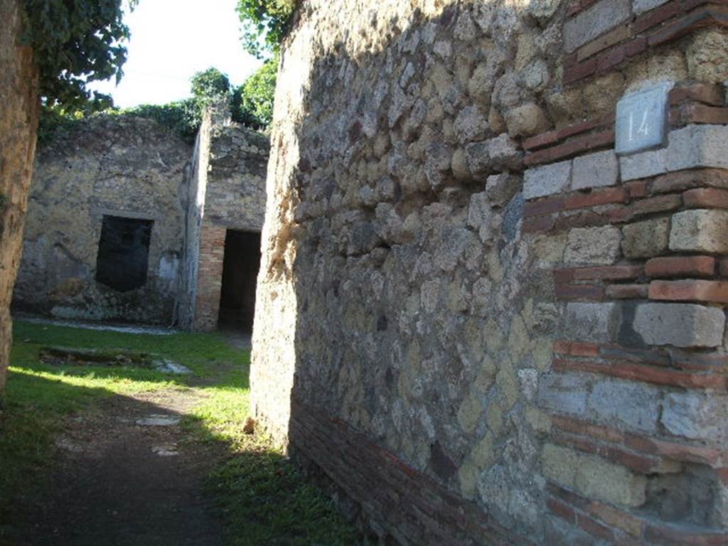 VII.2.14 Pompeii. December 2004. Entrance fauces.
