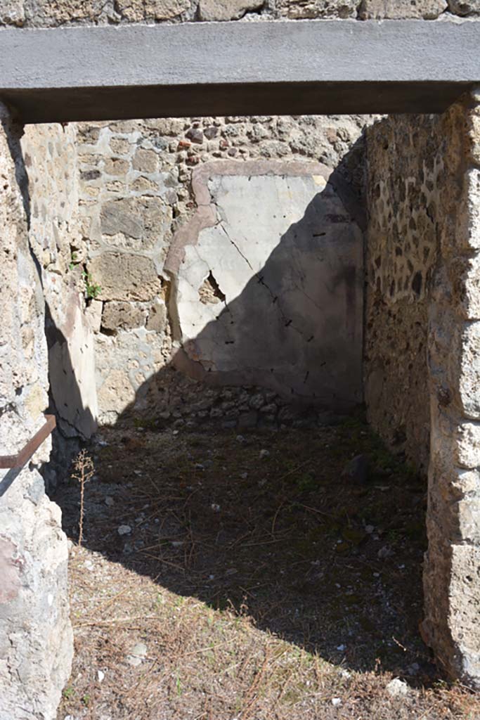 VII.2.16 Pompeii. October 2019. Doorway to cubiculum 5, looking east.
Foto Annette Haug, ERC Grant 681269 D�COR.
