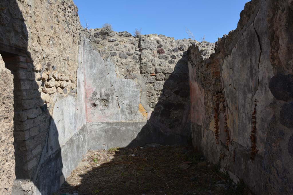 VII.2.16 Pompeii. October 2019. Cubiculum 7, looking east through doorway.
Foto Annette Haug, ERC Grant 681269 D�COR.
