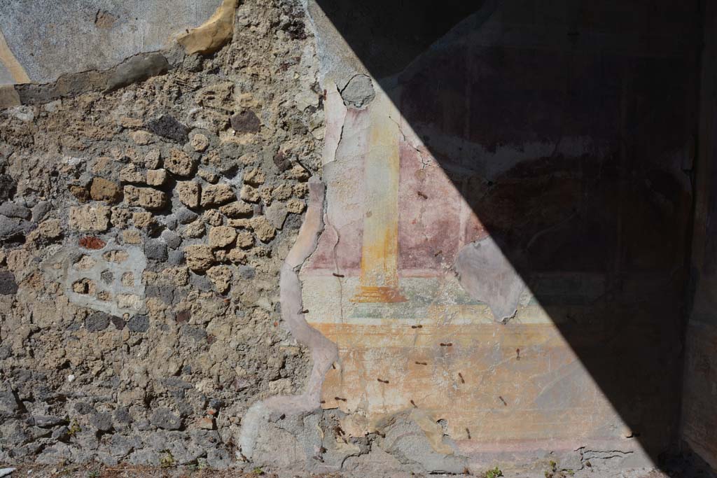VII.2.16 Pompeii. October 2019. Oecus 10, detail of lower north wall.
Foto Annette Haug, ERC Grant 681269 D�COR.

