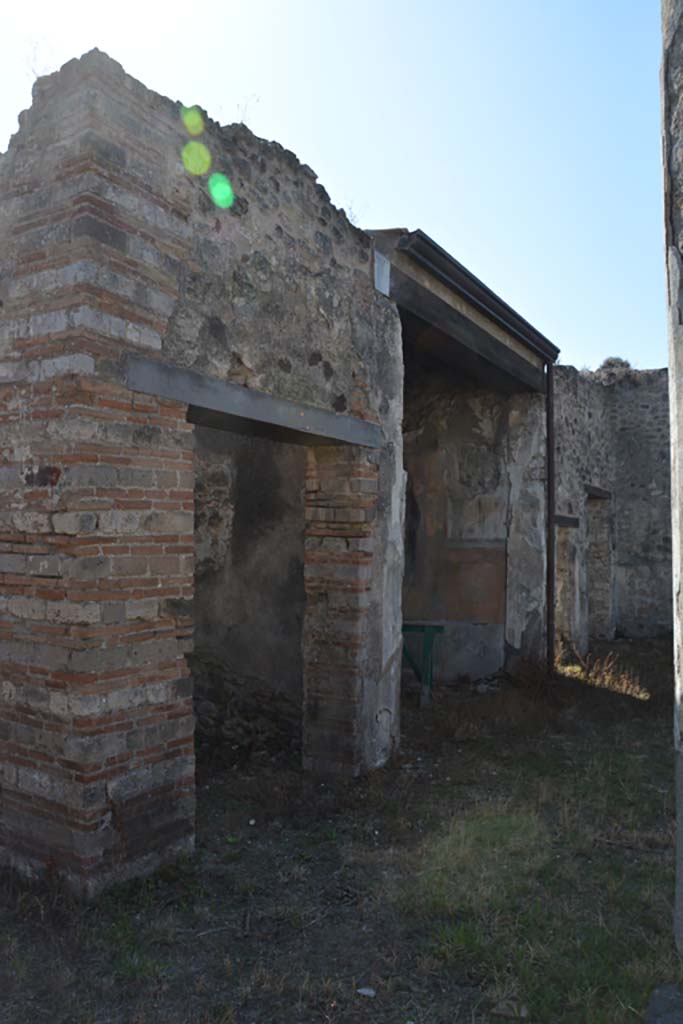 VII.2.16 Pompeii. October 2019. Doorway to room 16, on left, on south portico.
Foto Annette Haug, ERC Grant 681269 D�COR.
